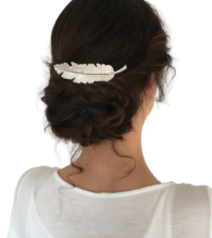 hochgestecktes Haar mit Haarschmuck Blatt